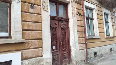 Старовинні двері у Тернополі Старовинні двері у Тернополі