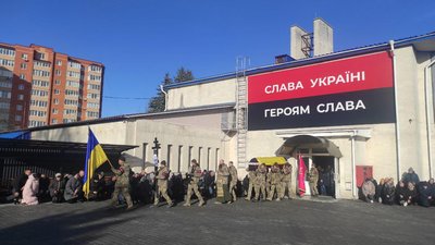 В останню путь Дмитра містяни проводжали навколішки, 25 листопада 2023, Хмельницький