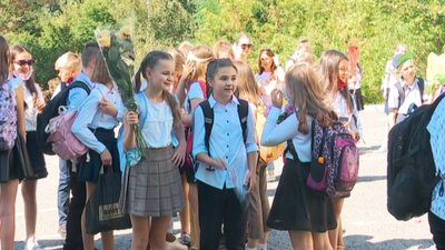 Без гарячого харчування та в масках на перервах. Як розпочався навчальний рік в школах Сум