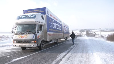Засніжені дороги і довгі затори. Наслідки негоди у Долинській громаді Засніжені дороги і довгі затори. Наслідки негоди у Долинській громаді
