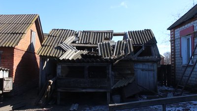Про наслідки бомбардування села Оленинське на Сумщині розповіли місцеві мешканці Про наслідки бомбардування села Оленинське на Сумщині розповіли місцеві мешканці
