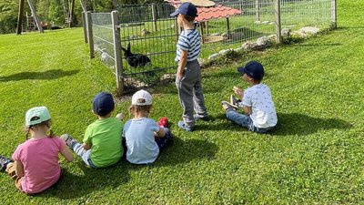 Отримують допомогу та відвідують школу. Як живуть вихованці евакуйованих за кордон дитбудинків Дніпропетровщини