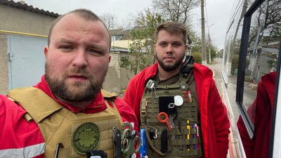 "Нас рятувала праця". Сумський лікар Дмитро
Суховій врятував близько сотні людей "Нас рятувала праця". Сумський лікар Дмитро
Суховій врятував близько сотні людей