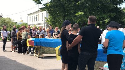 "Дуже велика втрата": у Полтаві попрощалися з воїнами Олександром Кишком та Ігорем Ракуліним "Дуже велика втрата": у Полтаві попрощалися з воїнами Олександром Кишком та Ігорем Ракуліним