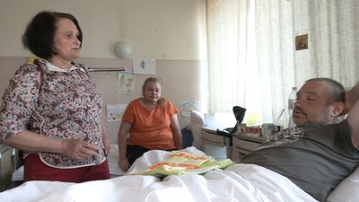У Черкасах волонтери забезпечують поранених військових футболками, рушниками, постільною білизною тощо У Черкасах волонтери забезпечують поранених військових футболками, рушниками, постільною білизною тощо