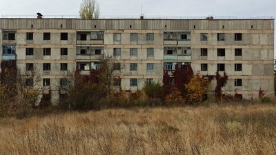 Школа–без дітей, квартири без газу та води: так 20 років живуть жителі селища Цукроварів Школа–без дітей, квартири без газу та води: так 20 років живуть жителі селища Цукроварів