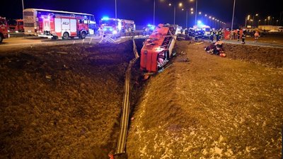 У Польщі автобус з українцями потрапив у ДТП, шестеро загиблих У Польщі автобус з українцями потрапив у ДТП, шестеро загиблих