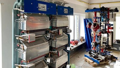 У Бучі встановлюють модулі нагріву для дахової котельні У Бучі встановлюють модулі нагріву для дахової котельні
