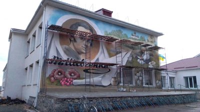 У Дмитрівській громаді на школі малюють мурал із Тарасом Шевченком У Дмитрівській громаді на школі малюють мурал із Тарасом Шевченком
