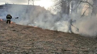 На Тернопільщині за добу згоріло понад 2 гектари сухої трави На Тернопільщині за добу згоріло понад 2 гектари сухої трави