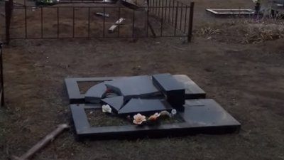На Миколаївщині невідомі зруйнували близько ста могил на кладовищі