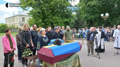 «Чому такі гинуть?»: у Полтаві попрощалися з двома бійцями, які полягли на війні «Чому такі гинуть?»: у Полтаві попрощалися з двома бійцями, які полягли на війні