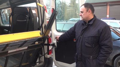 У Тернополі можна замовити соціальне таксі У Тернополі можна замовити соціальне таксі
