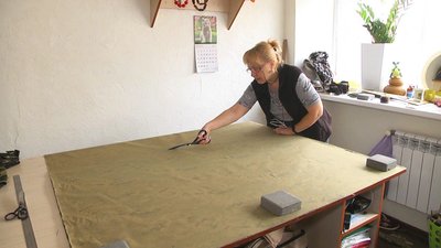 Замість вечірніх суконь — розвантажувальні жилети. Як вінницьке ательє працює для захисників Замість вечірніх суконь — розвантажувальні жилети. Як вінницьке ательє працює для захисників