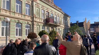 На Тернопільщині для переселенців з Маріуполя проводять безкоштовні екскурсії На Тернопільщині для переселенців з Маріуполя проводять безкоштовні екскурсії