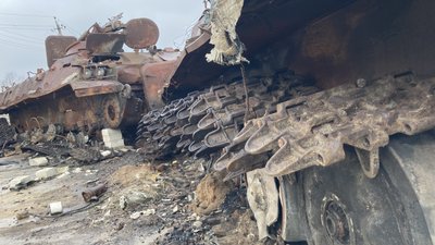 Раніше — 13 тонн молока щодня, нині — 400 літрів: як відновлюють ферму у Гусарівці після окупації та обстрілів Раніше — 13 тонн молока щодня, нині — 400 літрів: як відновлюють ферму у Гусарівці після окупації та обстрілів