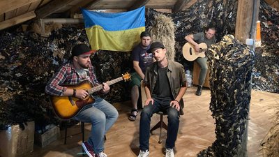 Волонтерська допомога фронту, біженці та почуття: черкаський музичний гурт випустив дебютний кліп