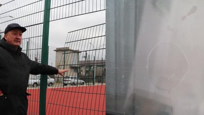 На Житомирщині шукають вандалів, які пошкодили нові вікна та паркан у навчальному закладі