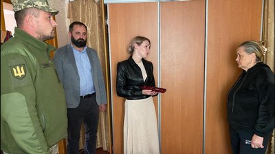 Нагородили посмертно: рідним двох загиблих військовослужбовців з Черкащини вручили ордени