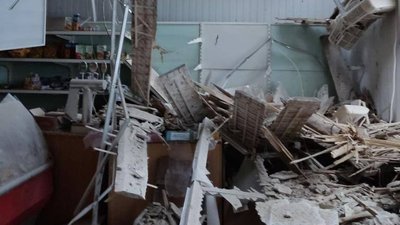 Пошкоджені будівлі, газогін та лінія електропередач: прикордонні громади Сумщини обстрілювали з території РФ Пошкоджені будівлі, газогін та лінія електропередач: прикордонні громади Сумщини обстрілювали з території РФ