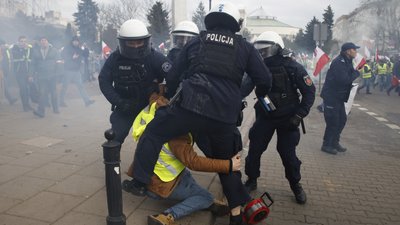 На протестах фермерів у Варшаві затримали 55 людей — глава МВС