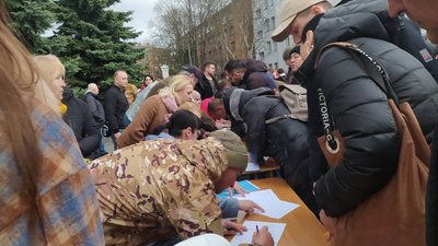 Присутні реєструвались для проведення зборів з питання переходу релігійної громади собору в ПЦУ. Присутні реєструвались для проведення зборів з питання переходу релігійної громади собору в ПЦУ.