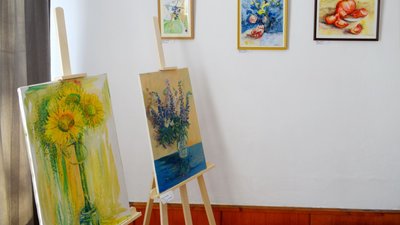 У громаді на Тернопільщині відкрили виставку "Життя в кольорах" Тетяни Ящук У громаді на Тернопільщині відкрили виставку "Життя в кольорах" Тетяни Ящук