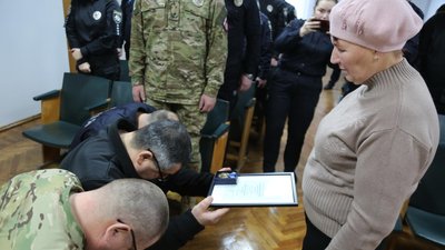 На Вінниччині родинам полеглих оборонців вручили державні нагороди На Вінниччині родинам полеглих оборонців вручили державні нагороди