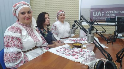 Нематеріальна спадщина України: у Житомирі навчали готувати старовинну обрядову страву "крупки" та збирали гроші для ЗСУ Нематеріальна спадщина України: у Житомирі навчали готувати старовинну обрядову страву "крупки" та збирали гроші для ЗСУ