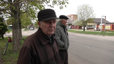 "Треба, бо люди без хліба": у Новгороді-Сіверському попрощалися з Максимом Андросенком, в машину якого влучив дрон "Треба, бо люди без хліба": у Новгороді-Сіверському попрощалися з Максимом Андросенком, в машину якого влучив дрон