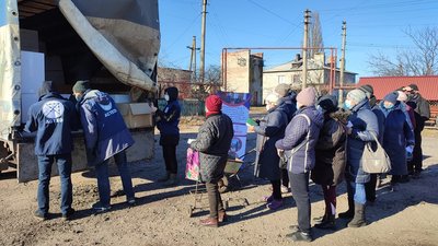 Жителі прифронтового Зайцевого отримали гігієнічні набори від благодійників