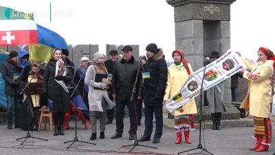 До Дня соборності жителі двох областей об'єдналися у "живий ланцюг"