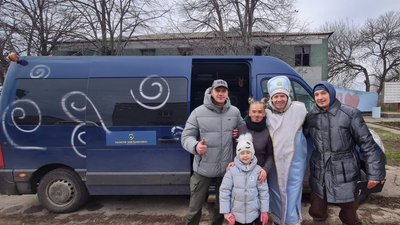 Хмельниччина відправила понад тисячу подарунків дітям Херсонщини