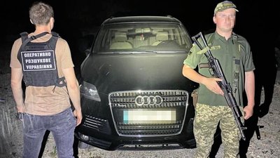 На Закарпатті викрили чоловіка, який планував за допомогою безпілотників перемістити сигарети через кордон На Закарпатті викрили чоловіка, який планував за допомогою безпілотників перемістити сигарети через кордон