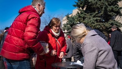 Годують переселенців: у Дніпрі стартував проєкт "Благодійна кухня" Годують переселенців: у Дніпрі стартував проєкт "Благодійна кухня"