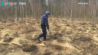 Радіус ураження 700 метрів: чоловік допоміг знайти десятки радянських снарядів Радіус ураження 700 метрів: чоловік допоміг знайти десятки радянських снарядів