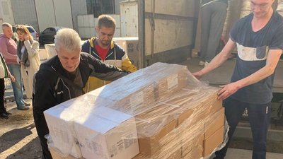 Отримали 32 палети продуктових наборів: черкаські волонтери роздадуть гуманітарну допомогу Отримали 32 палети продуктових наборів: черкаські волонтери роздадуть гуманітарну допомогу