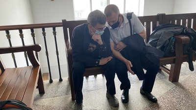 Справа стрілка з Житомирщини: люди прийшли під стіни суду – вимагають довічне ув'язнення Справа стрілка з Житомирщини: люди прийшли під стіни суду – вимагають довічне ув'язнення