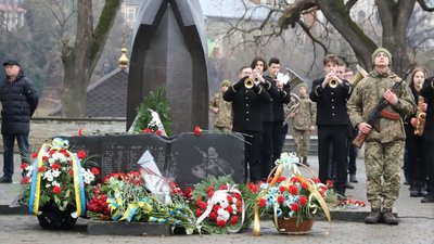 В Ужгороді вшанували загиблих військових на території інших держав