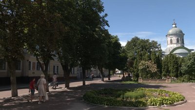 Нова плитка, ліхтарі та вирубка каштанів: у Ніжині реконструюють вулицю Гоголя Нова плитка, ліхтарі та вирубка каштанів: у Ніжині реконструюють вулицю Гоголя