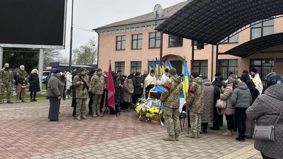 На Закарпатті попрощалися з полеглим на війні Миколою Остапенком На Закарпатті попрощалися з полеглим на війні Миколою Остапенком