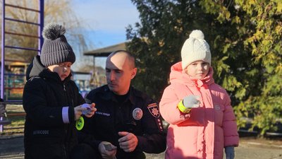 "З часом у дворі з’явилась мінімайстерня", — поліцейський з Вінниччини масйструє буржуйки на фронт "З часом у дворі з’явилась мінімайстерня", — поліцейський з Вінниччини масйструє буржуйки на фронт