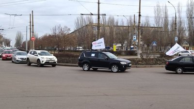 У Миколаєві підприємці влаштували автопробіг. Вимагають скасувати обов'язкове використання РРО У Миколаєві підприємці влаштували автопробіг. Вимагають скасувати обов'язкове використання РРО