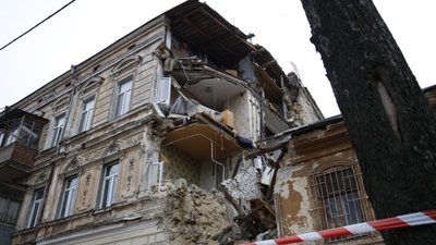 В Одесі обвалився будинок, на якому раніше з'явилася тріщина В Одесі обвалився будинок, на якому раніше з'явилася тріщина