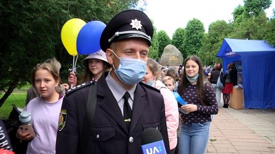 У Житомирі на Замковій горі дітей знайомили з роботою поліції, рятувальників та Червоного Хреста У Житомирі на Замковій горі дітей знайомили з роботою поліції, рятувальників та Червоного Хреста