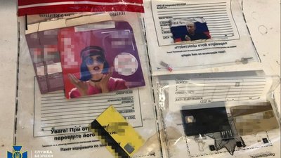 За розклеювання листівок з погрозами на Закарпатті судитимуть трьох українців За розклеювання листівок з погрозами на Закарпатті судитимуть трьох українців