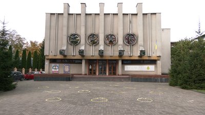 Кіно буде, решта – по-різному: як у "червоному" Рівному працюватимуть заклади культури