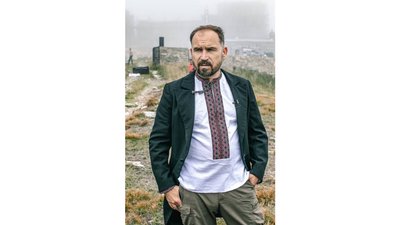 Актори Франківського драмтеатру презентували мистецький проєкт "Бій за Україну" на вершині гори Піп Іван у Карпатах Актори Франківського драмтеатру презентували мистецький проєкт "Бій за Україну" на вершині гори Піп Іван у Карпатах