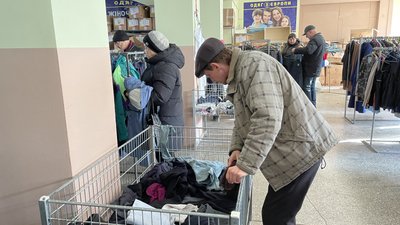 У Херсоні відкрився перший соціальний магазин одягу У Херсоні відкрився перший соціальний магазин одягу