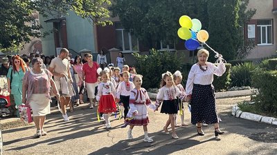 Майже 13 тисяч школярів пішли у перший клас на Закарпатті